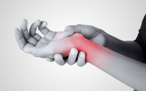 手腕腱鞘炎该怎样治疗方法