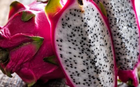 吃过火龙果尿液发红怎么回事?