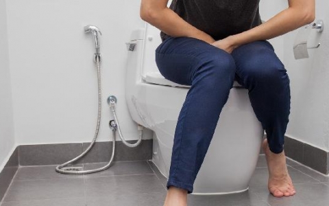 女性尿道口用手摸有一个疙瘩
