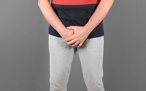 12岁的男孩子遗精正常吗