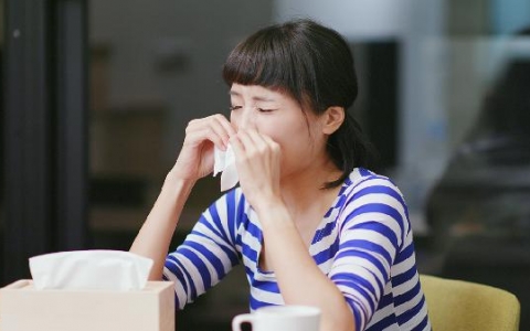 夏天感冒流鼻涕打喷嚏怎么办